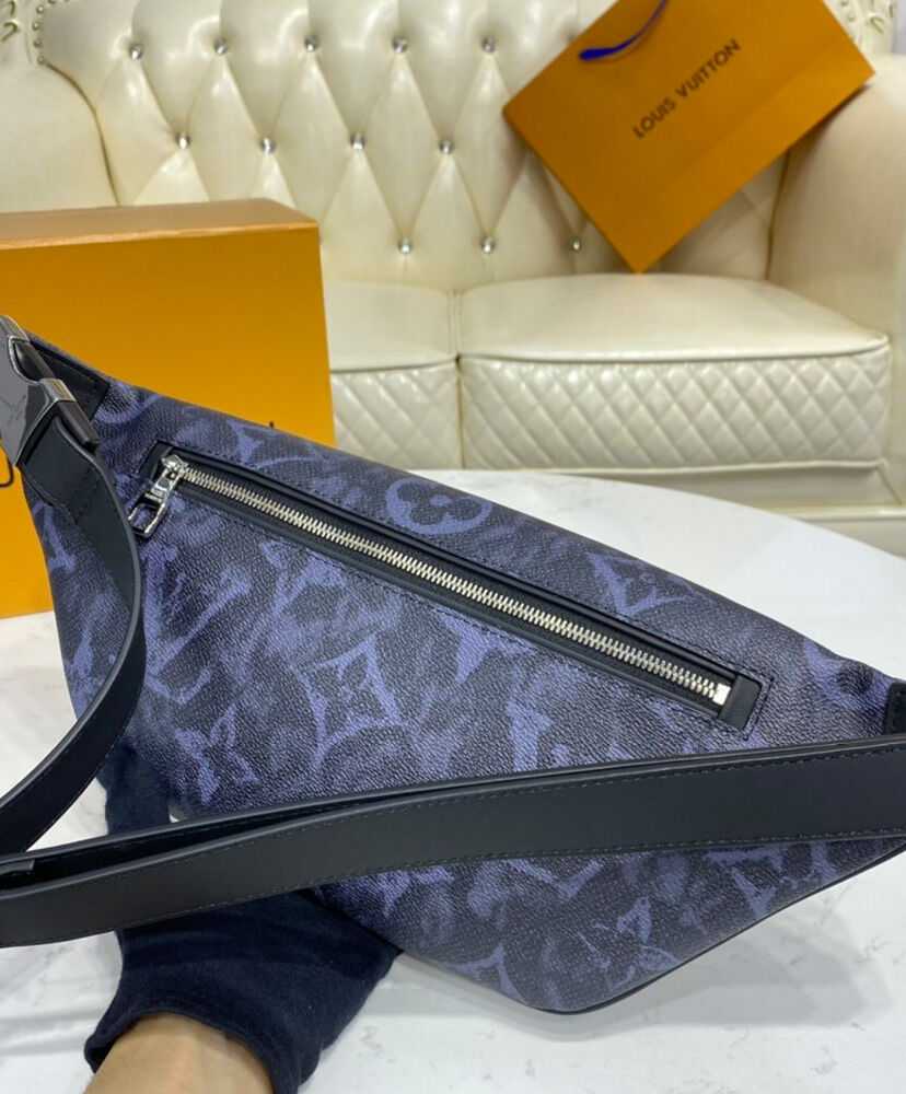 Louis Vuitton Discovery Bumbag M57276 Black