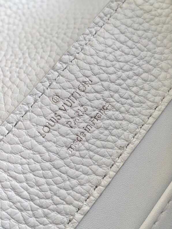 Louis Vuitton Outlet CAPUCINES MINI M56072 WHITE