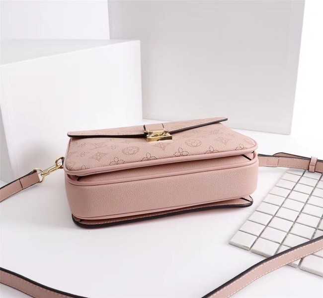 Louis Vuitton Outlet Mahina Leather POCHETTE METIS M40780 pink